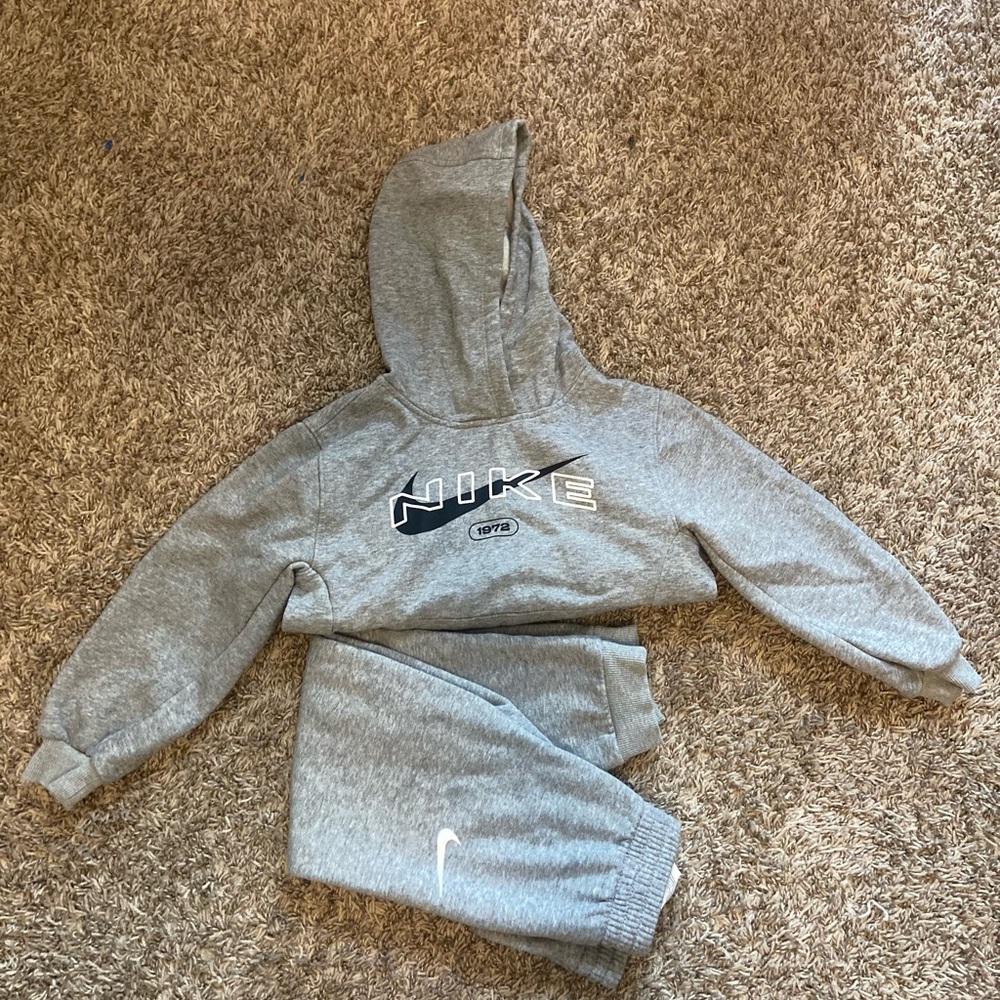 NIKE SET SIZE 6/7